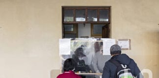 Un pasto completo e un po’ di umanità. In fila alla mensa Caritas