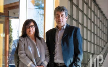 Per fare un tavolo da yacht ci vuole il legno e una grande famiglia