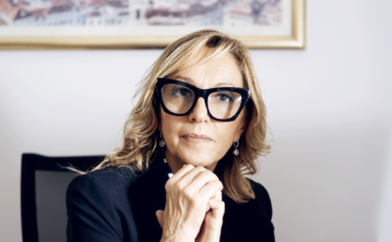 FISSATI CON GLI INFISSI