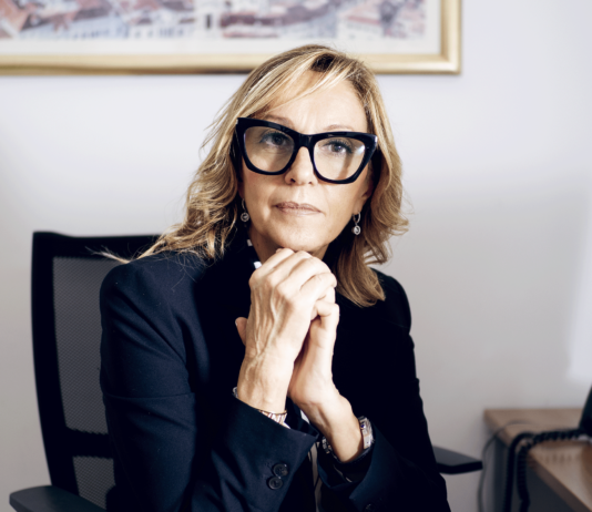 FISSATI CON GLI INFISSI